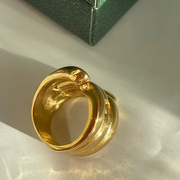 Thick stainless steel gold ring - Picture 2 of 6